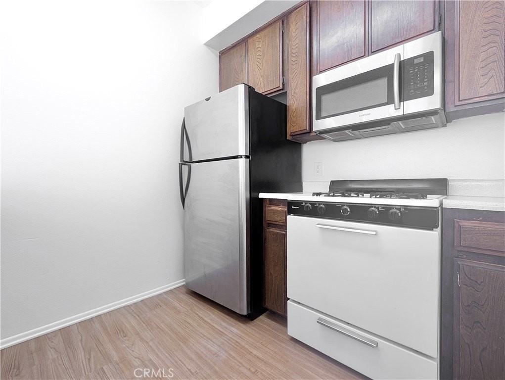 17312 Chatsworth St #B - Photo 3 of 12