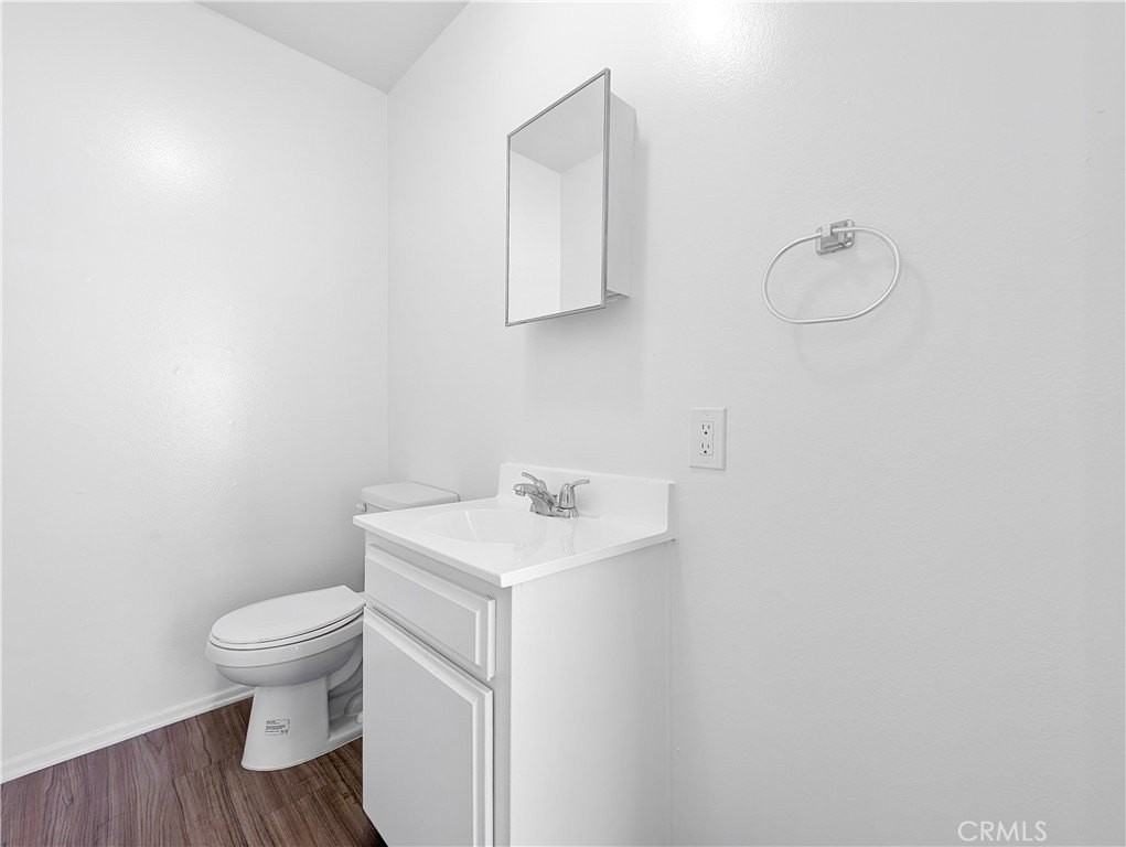 17312 Chatsworth St #B - Photo 7 of 12