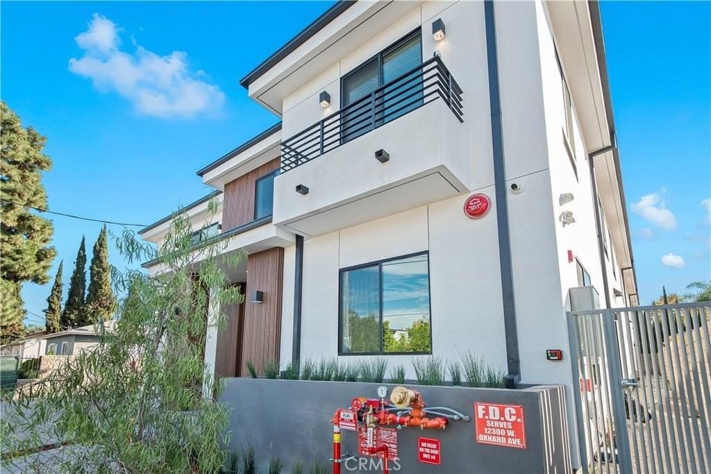 12300 Oxnard St #3 - Photo 2 of 15