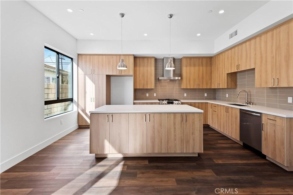 12300 Oxnard St #3 - Photo 4 of 15