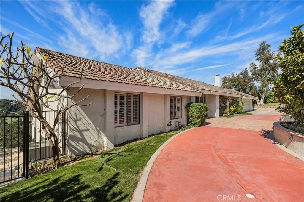 2605 Indian Creek Rd - Photo 2 of 36