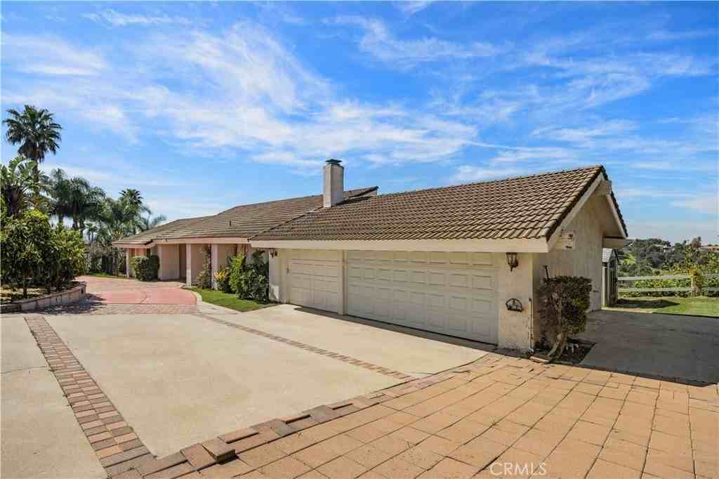 2605 Indian Creek Rd - Photo 3 of 36