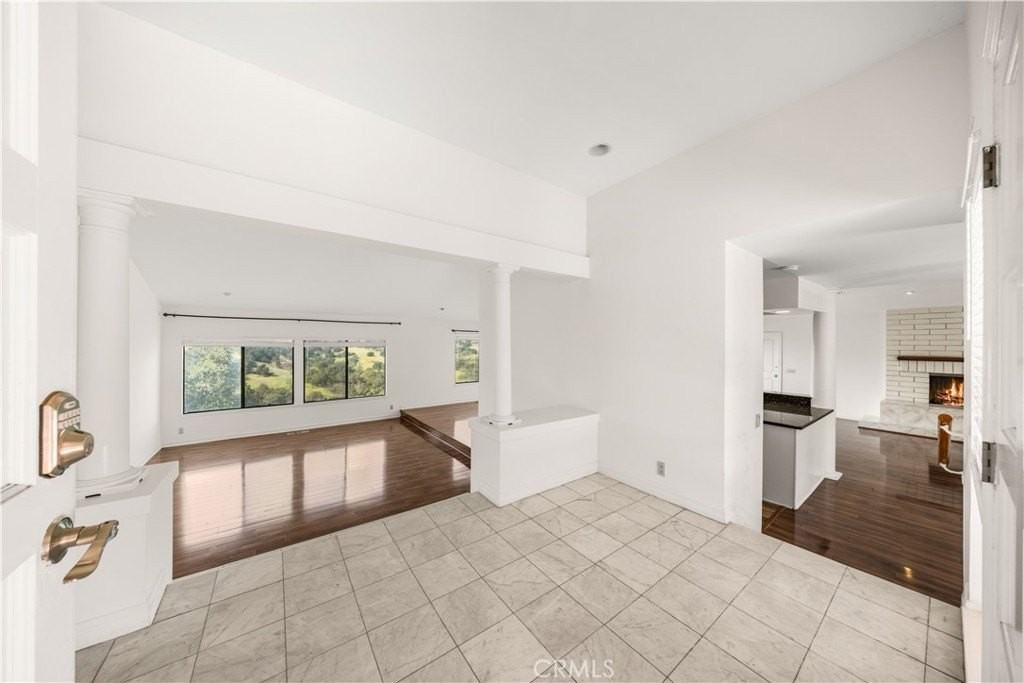 2605 Indian Creek Rd - Photo 5 of 36