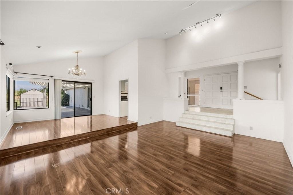 2605 Indian Creek Rd - Photo 7 of 36