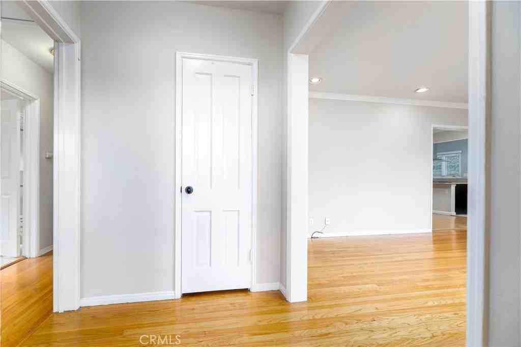 1929 Wellesley Rd - Photo 3 of 33