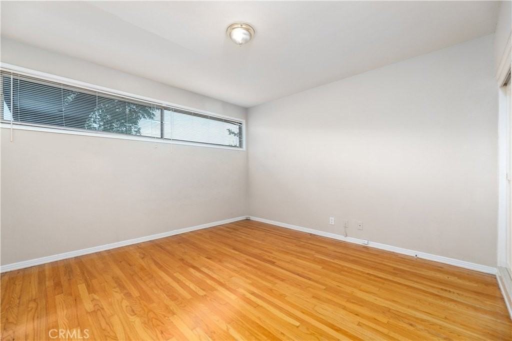 1929 Wellesley Rd - Photo 5 of 33