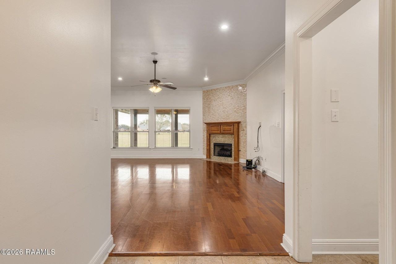 225 Woodhaven Rd - Photo 2 of 21