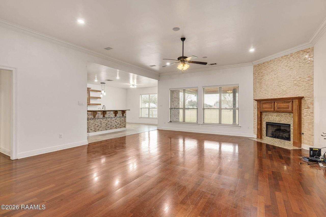 225 Woodhaven Rd - Photo 3 of 21