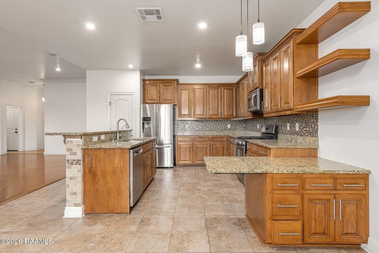 225 Woodhaven Rd - Photo 6 of 21