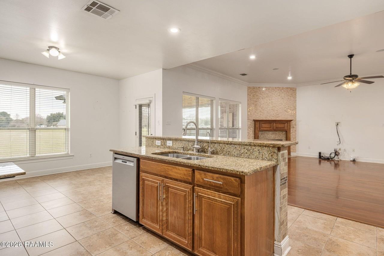 225 Woodhaven Rd - Photo 7 of 21