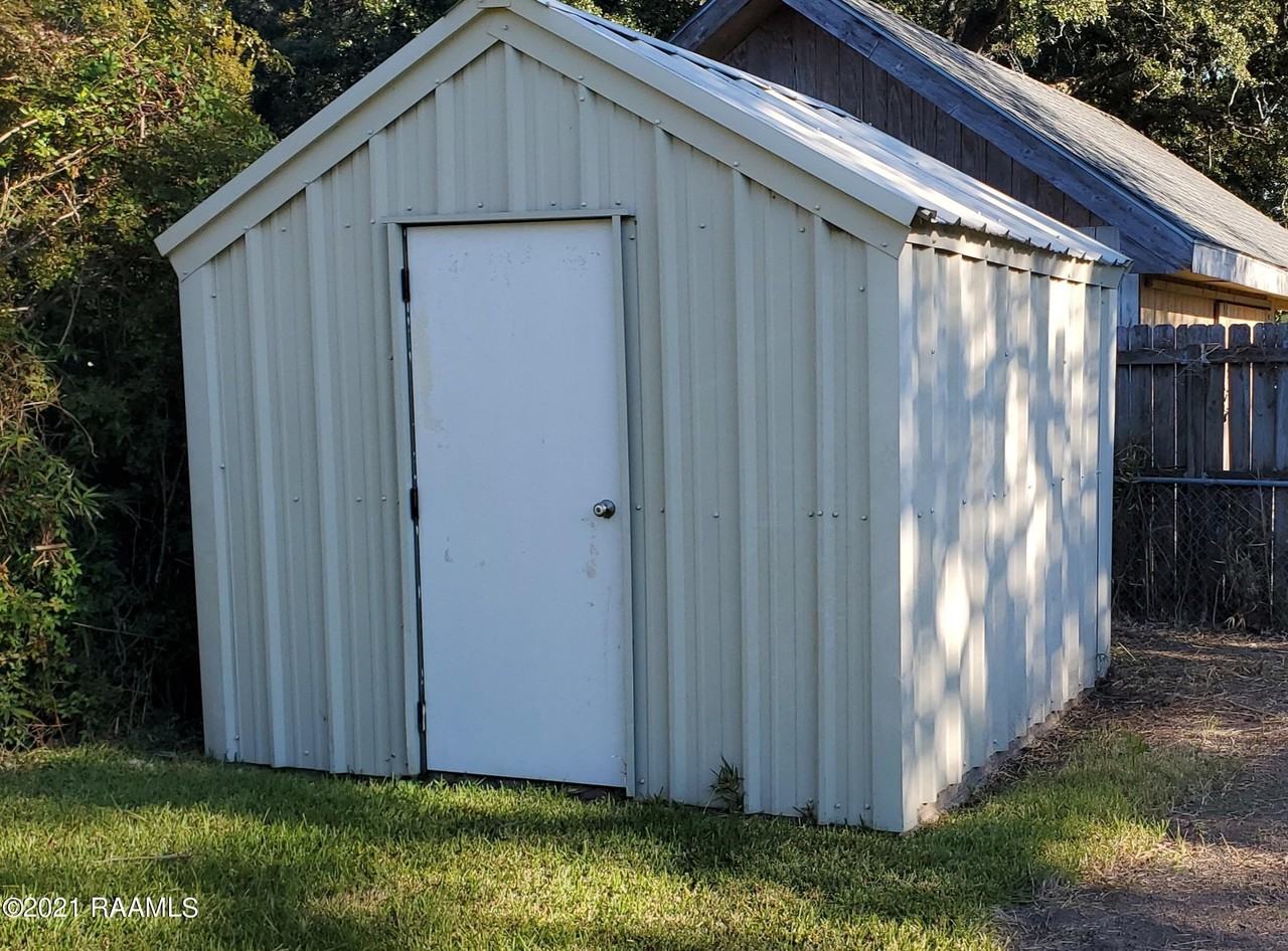 125 Elmwood Dr - Photo 3 of 12