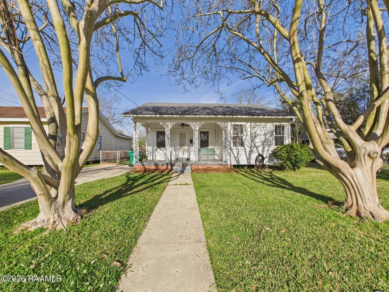 714 Saint Thomas St - Photo 2 of 22