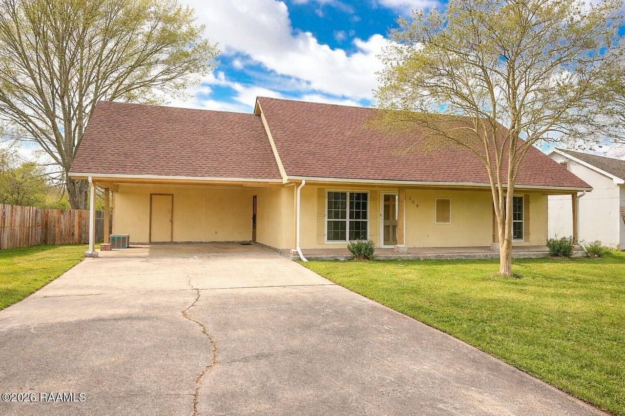 222 Winsor Dr - Photo 2 of 22