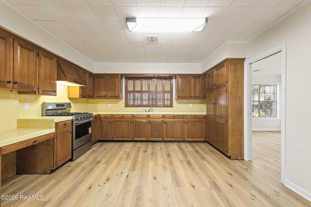 240 N College Rd - Photo 3 of 30