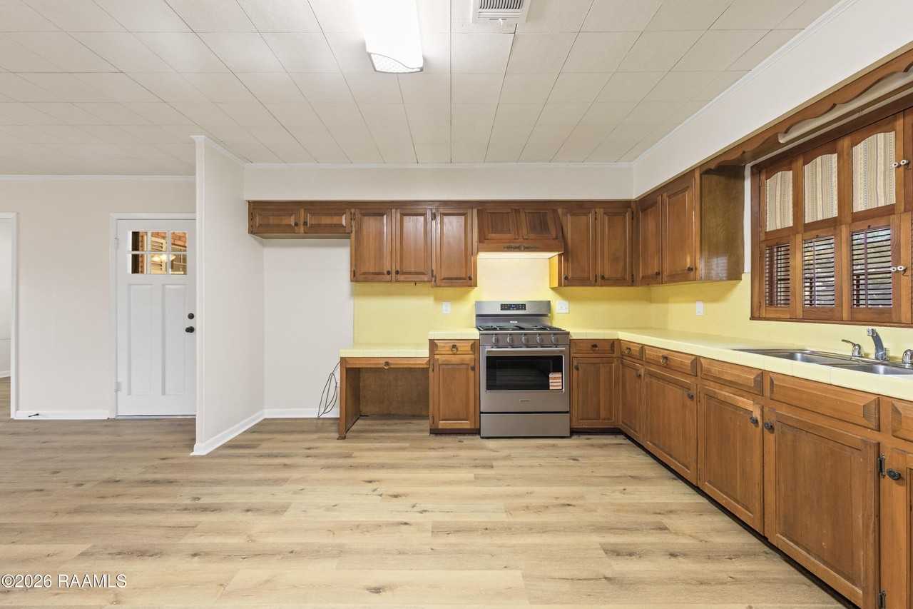 240 N College Rd - Photo 4 of 30