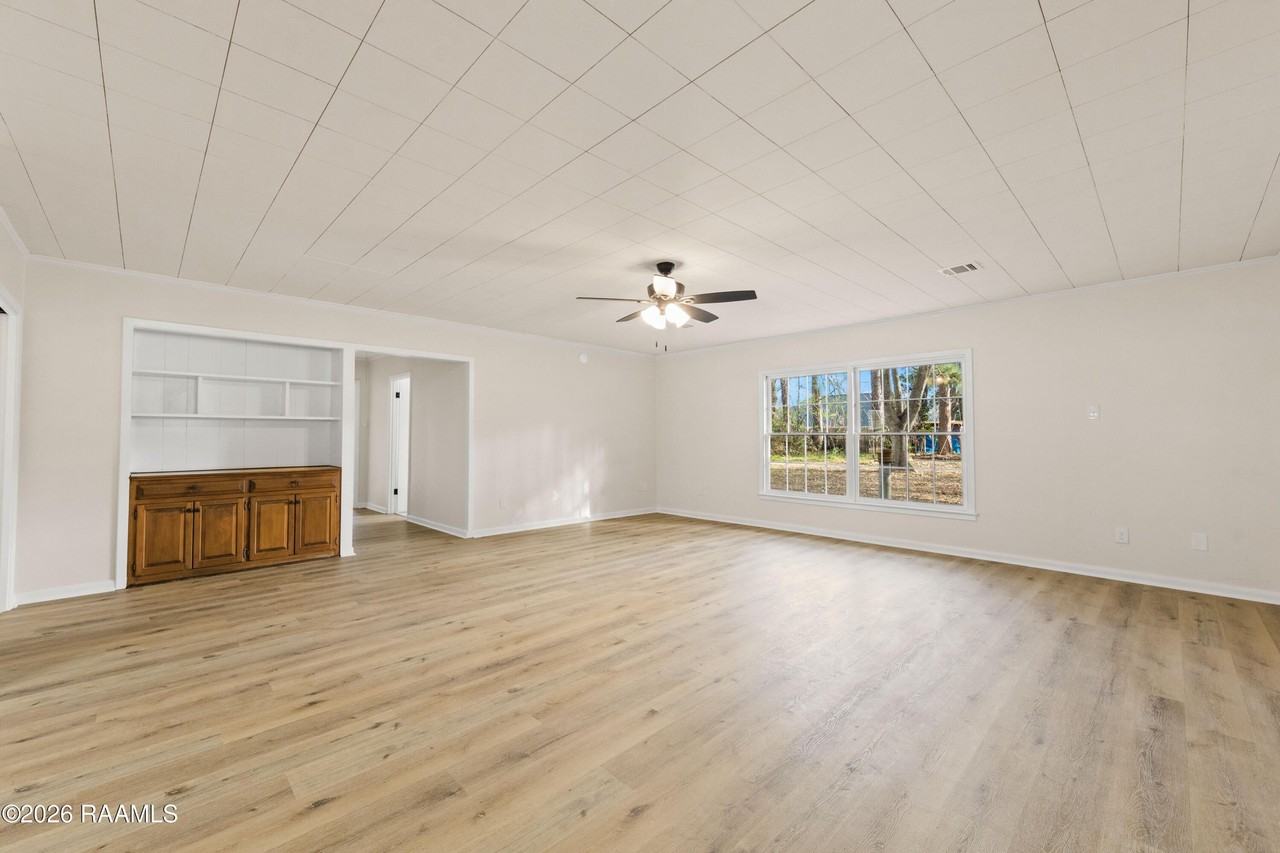 240 N College Rd - Photo 5 of 30