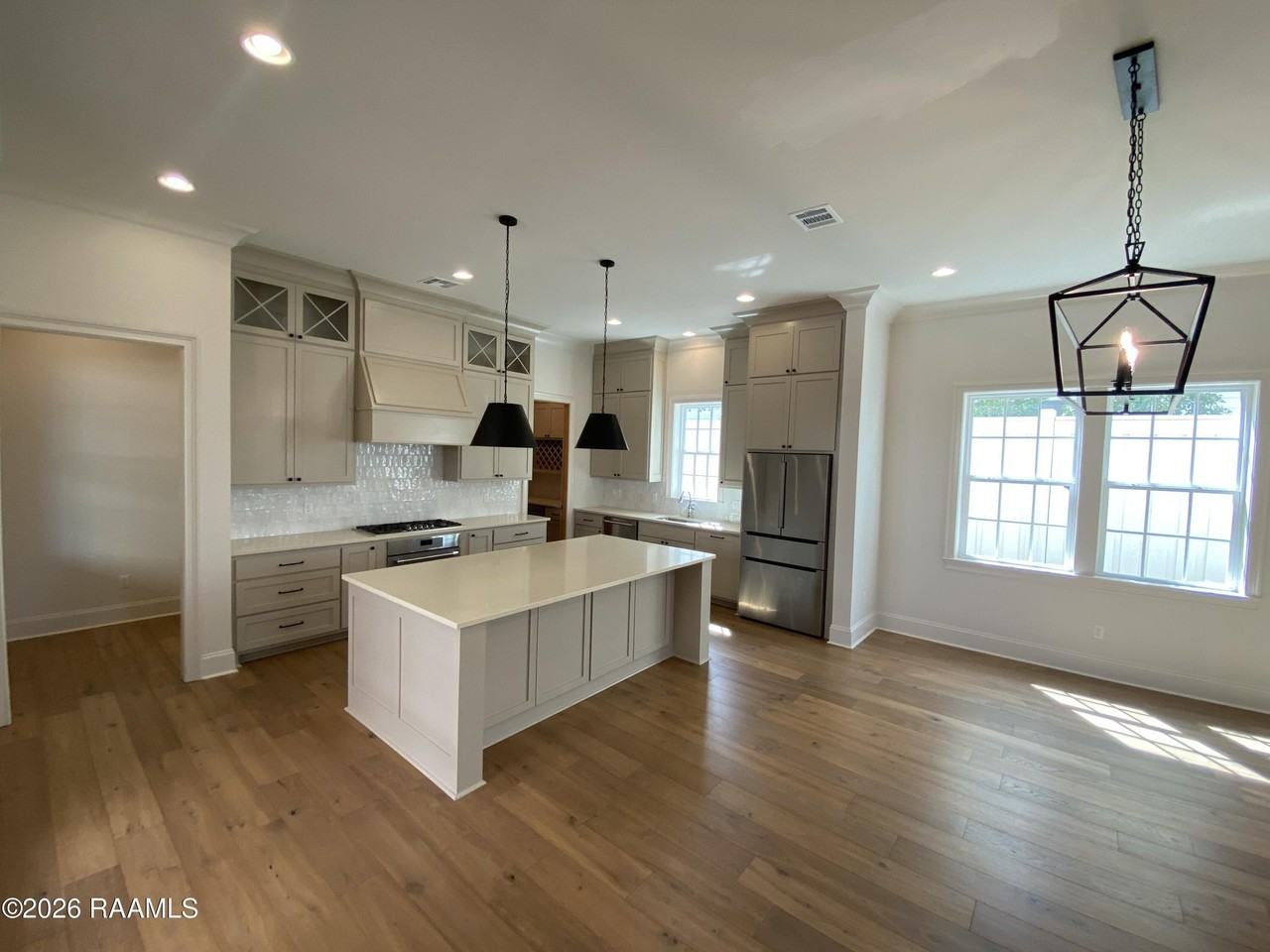 2110 Belfleur St - Photo 7 of 34