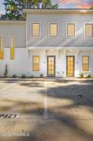 featured image of 105 Oaks Archway