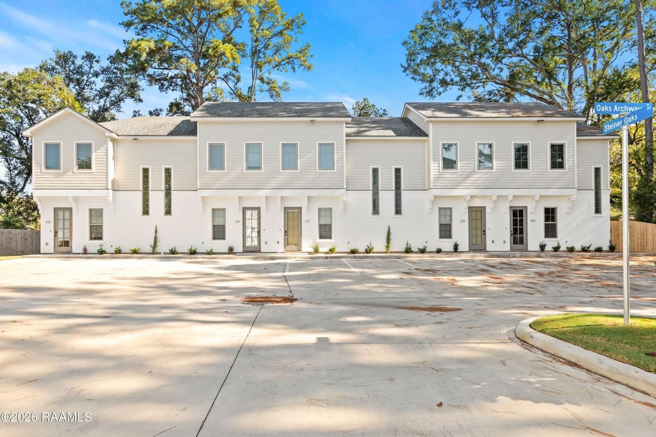 105 Oaks Archway - Photo 2 of 23