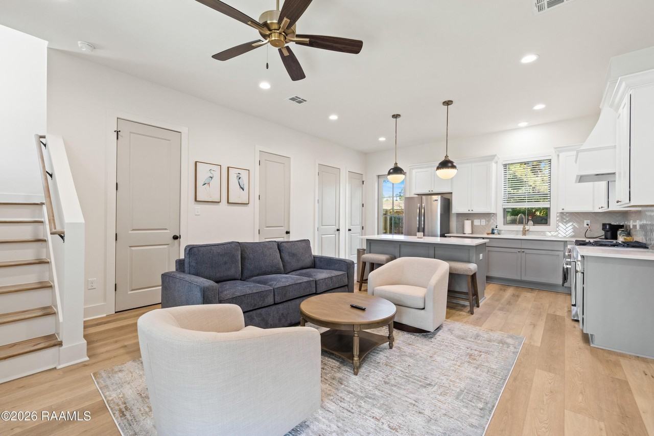 105 Oaks Archway - Photo 3 of 23