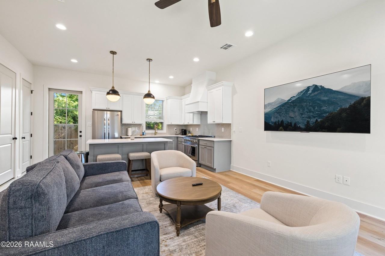 105 Oaks Archway - Photo 4 of 23