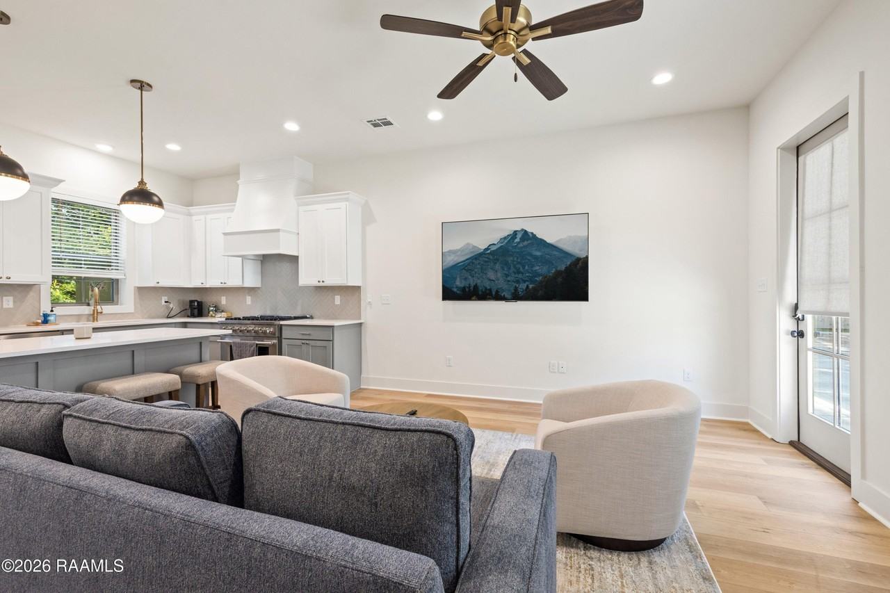 105 Oaks Archway - Photo 5 of 23