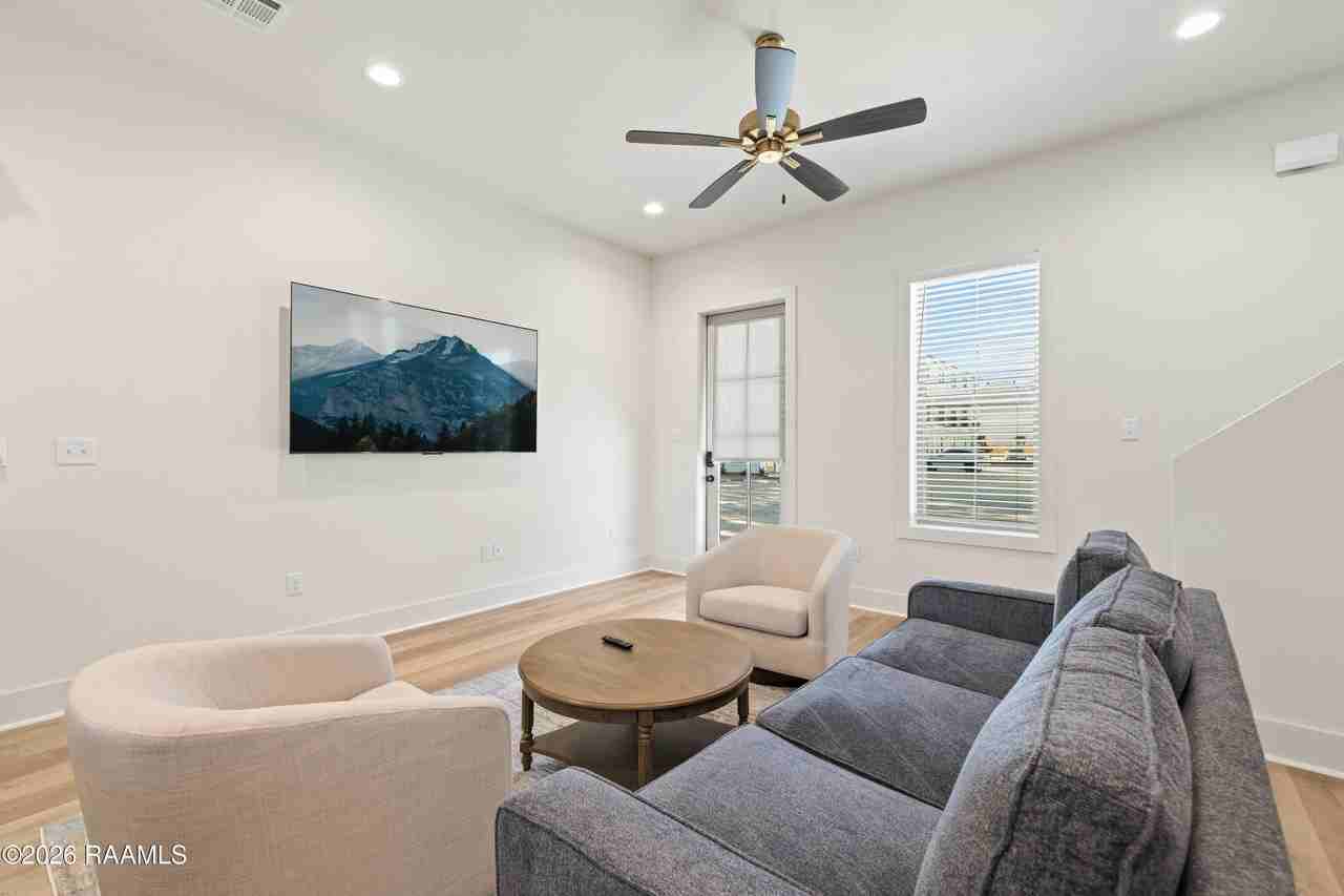 105 Oaks Archway - Photo 6 of 23