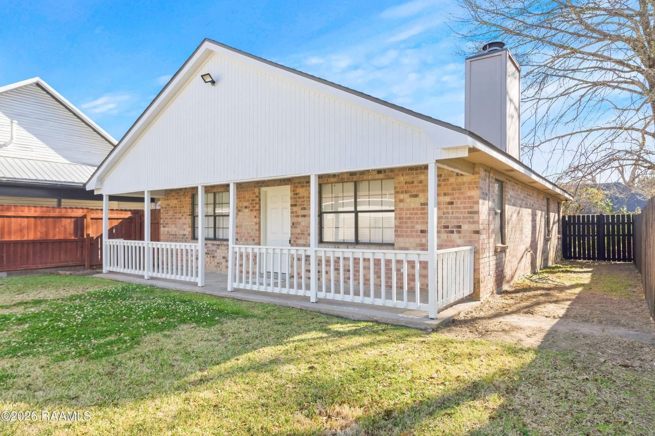 417 W Main St Apt B - Photo 3 of 16