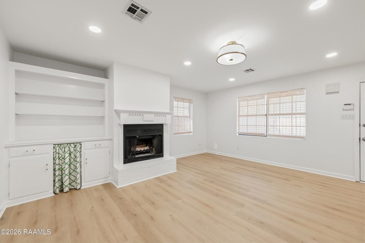 417 W Main St Apt B - Photo 5 of 16