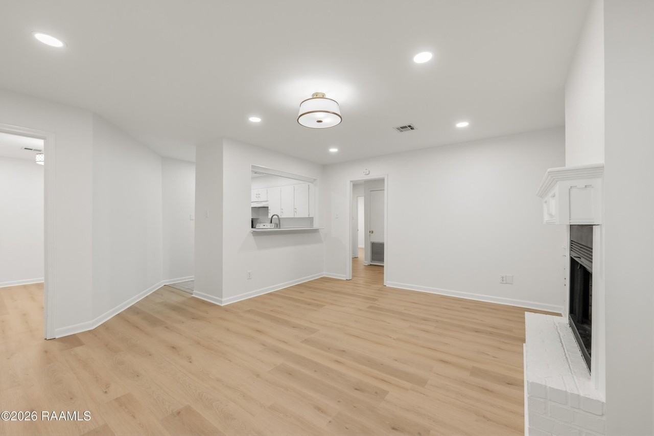 417 W Main St Apt B - Photo 6 of 16