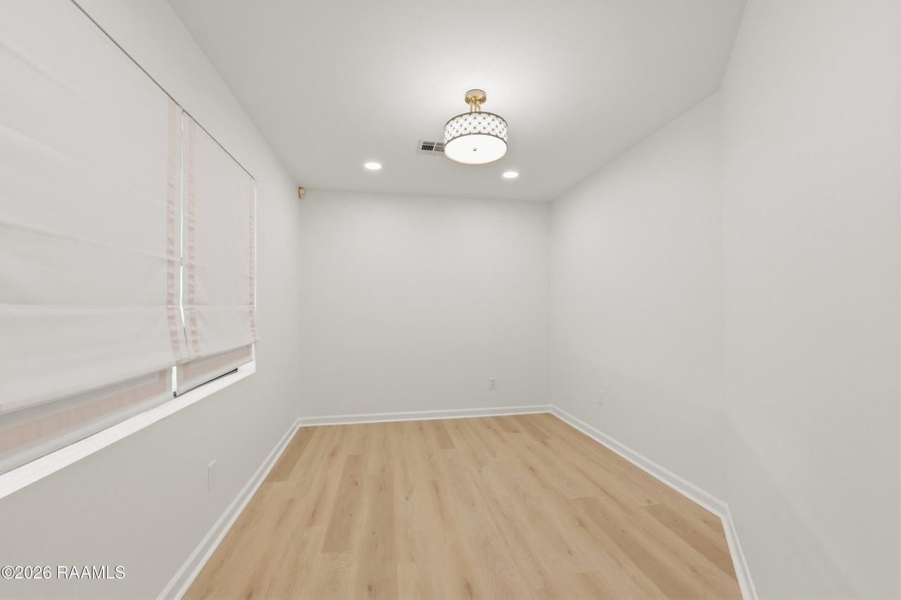 417 W Main St Apt B - Photo 7 of 16