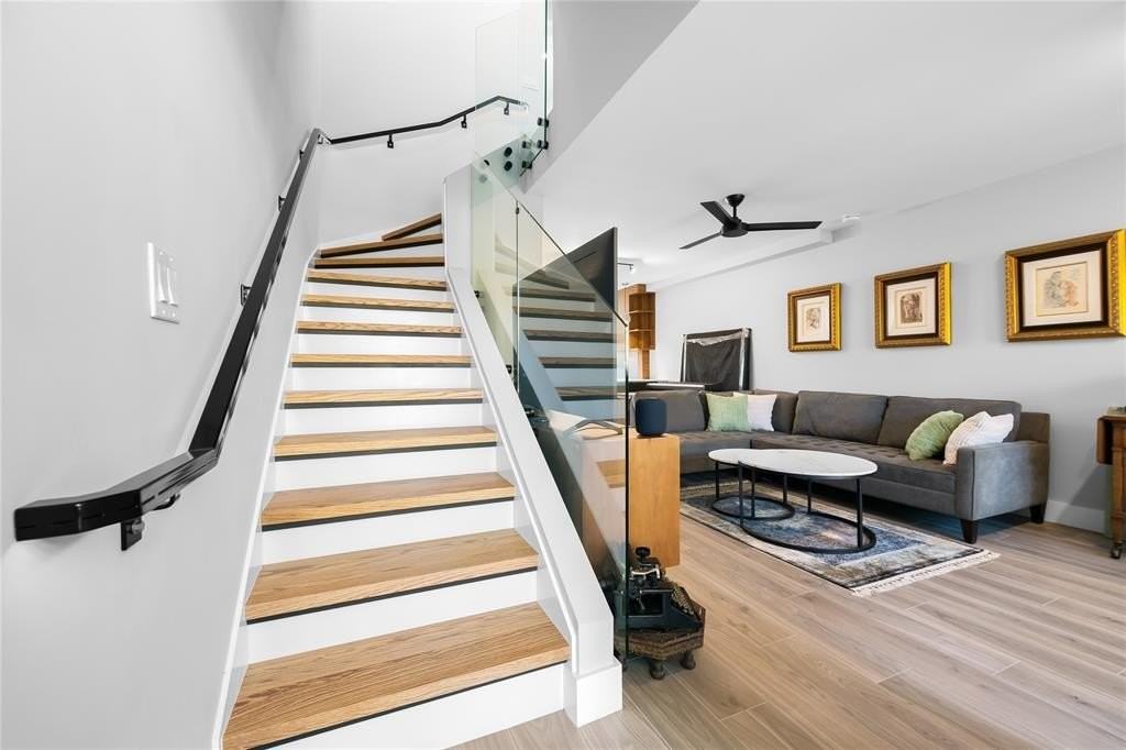 340 City View Dr - Photo 3 of 38