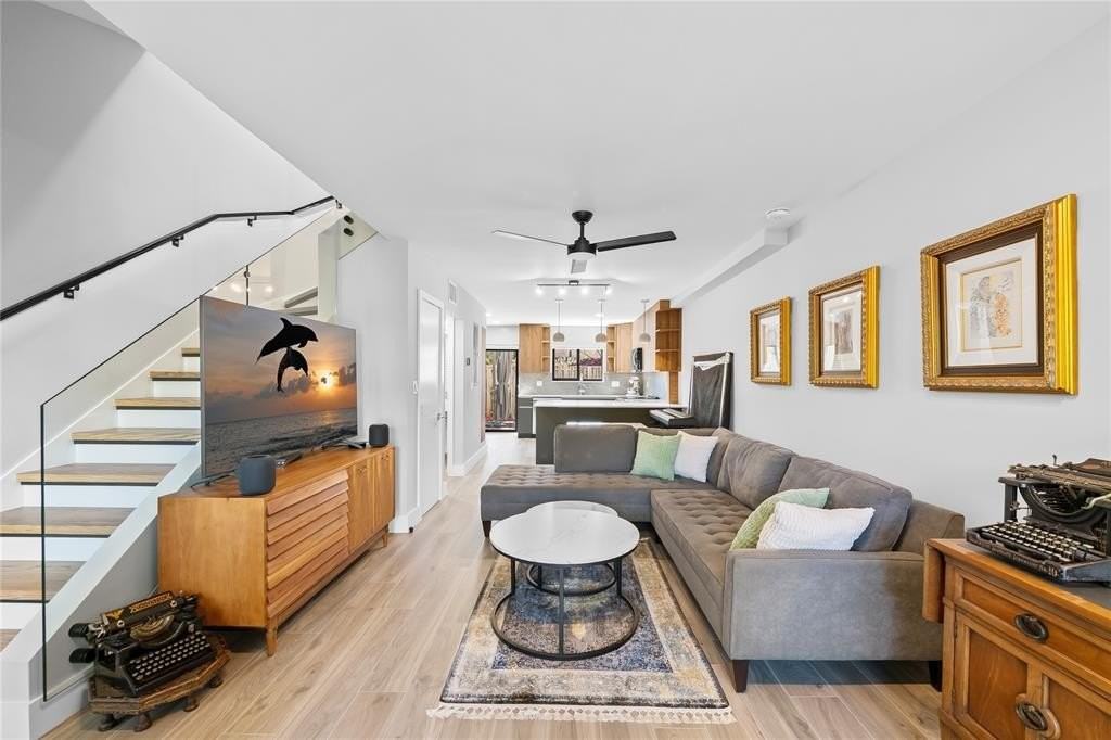 340 City View Dr - Photo 4 of 38