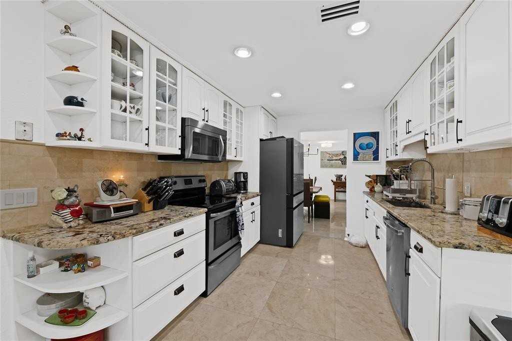 1838 Nw 93rd Ter - Photo 5 of 38