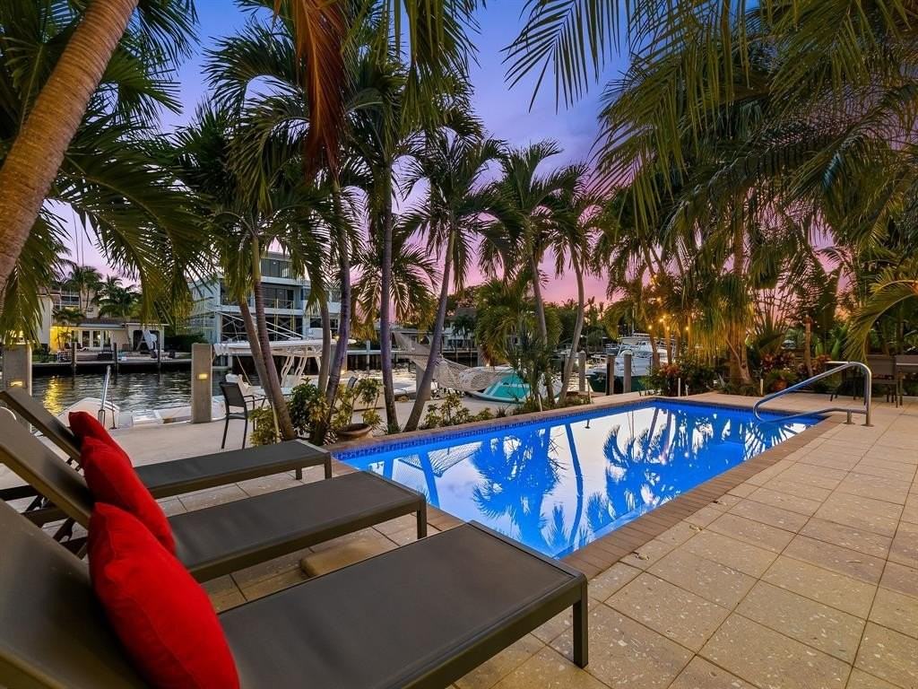 1612 Se 13th St - Photo 2 of 38