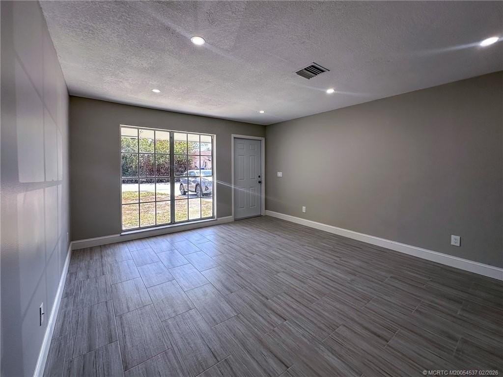 315 Se Norfolk Blvd - Photo 6 of 24