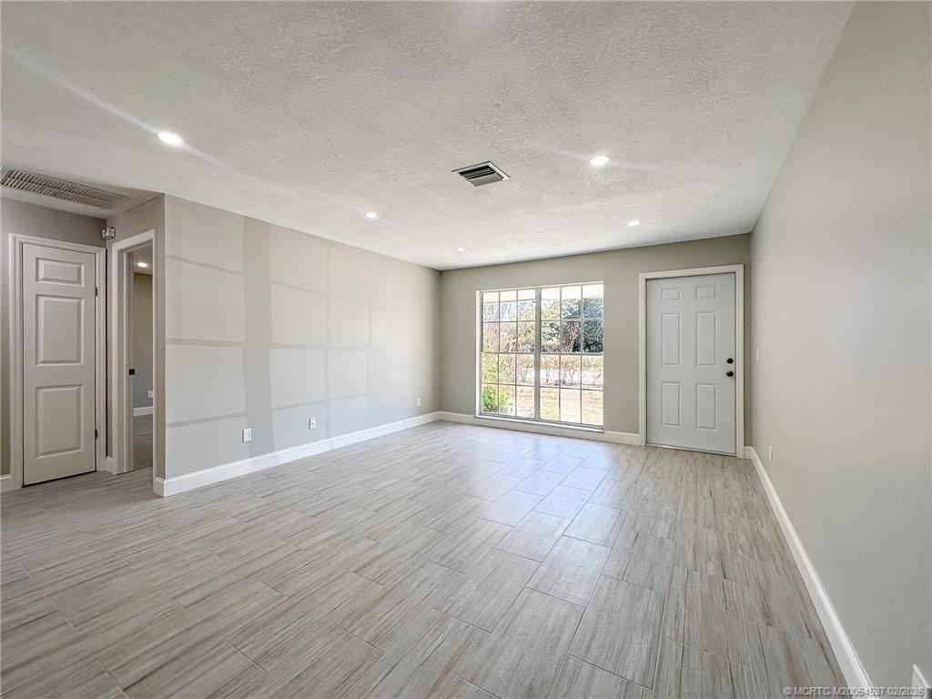 315 Se Norfolk Blvd - Photo 7 of 24