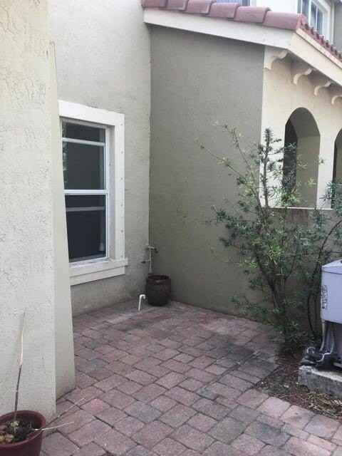 398 Lake Monterey Cir - Photo 2 of 6