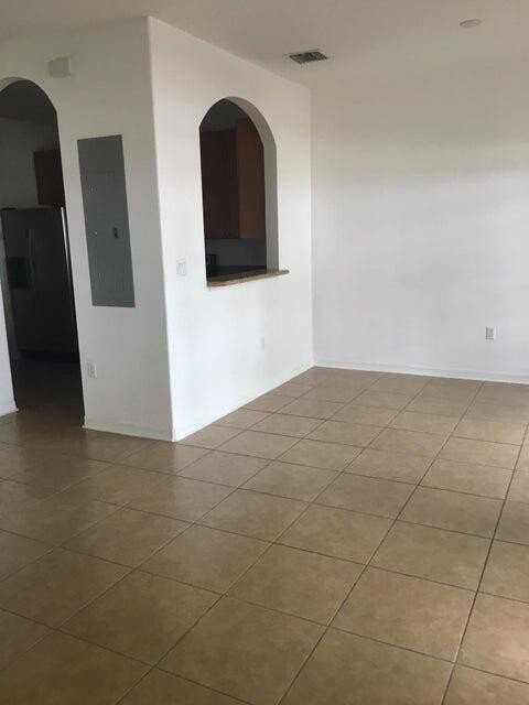 398 Lake Monterey Cir - Photo 4 of 6