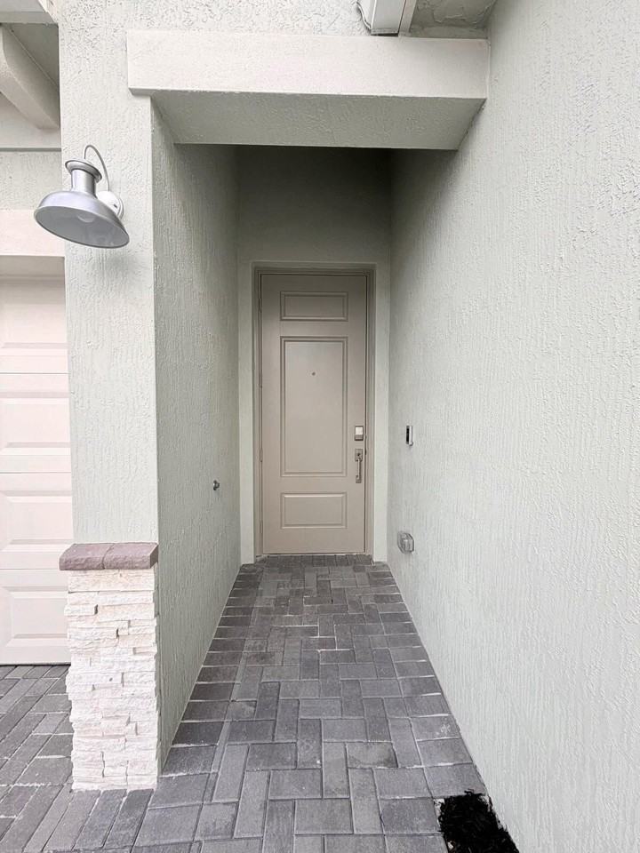 5610 Divine Dr - Photo 2 of 31