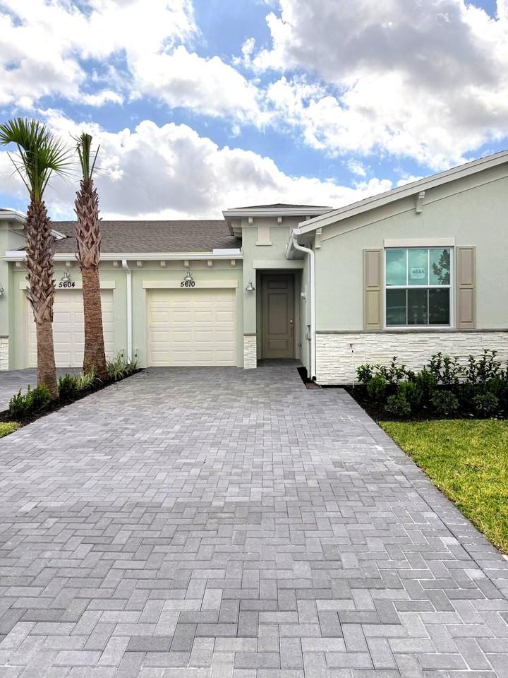 5610 Divine Dr - Photo 3 of 31