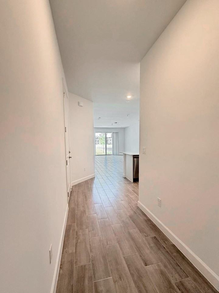 5610 Divine Dr - Photo 4 of 31