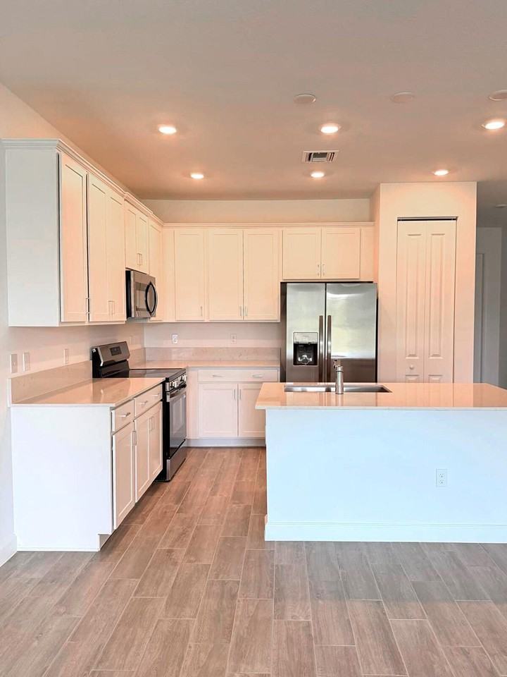 5610 Divine Dr - Photo 5 of 31