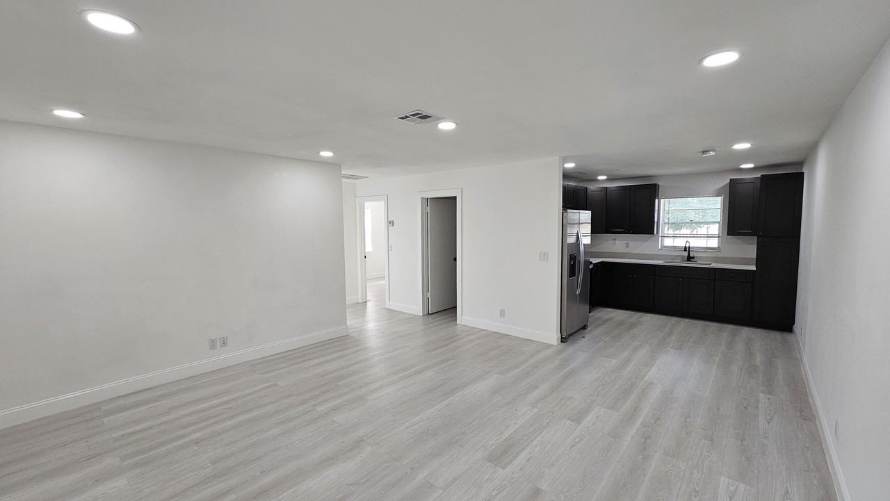 4868 Badger Ave #4868 - Photo 3 of 12