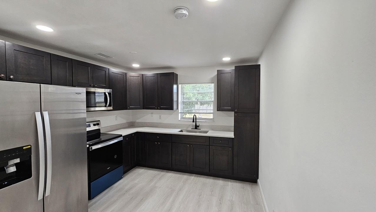 4868 Badger Ave #4868 - Photo 4 of 12