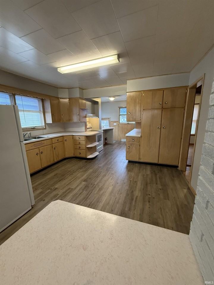 1333 Hart St - Photo 6 of 28