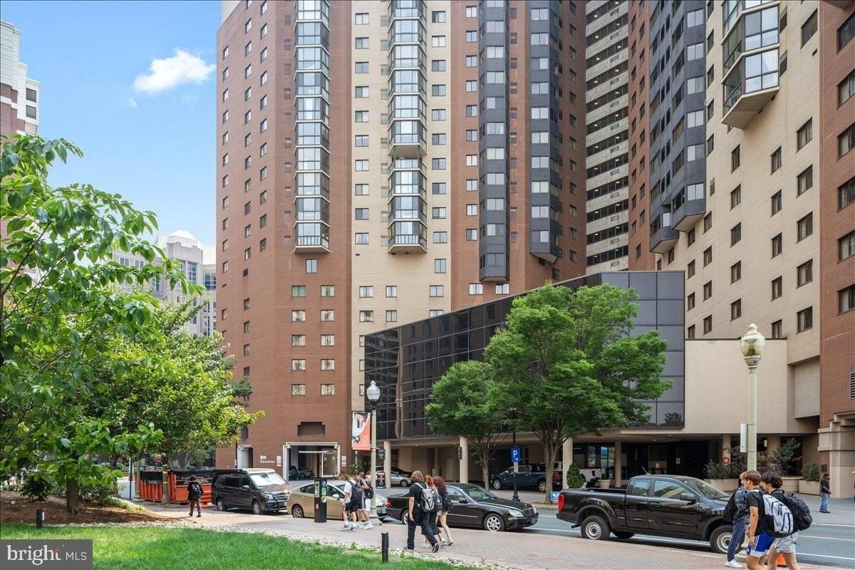 900 N Stafford St Apt 1816 - Photo 4 of 26