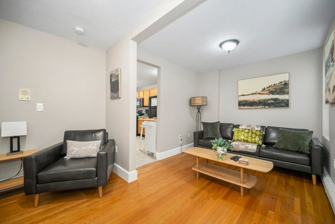 370 Hanover St #1460065P - Photo 2 of 12