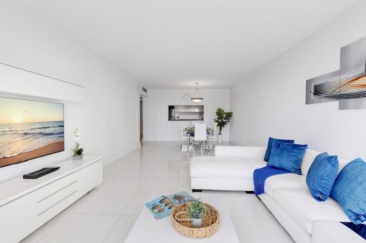 19370 Collins Avenue - Photo 4 of 111