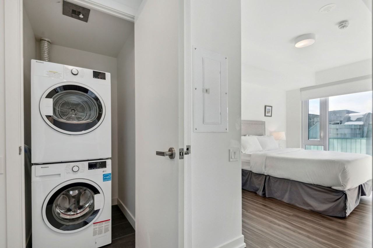 99 Gerrard St W #1031026P - Photo 3 of 10